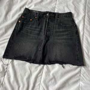 Levi’s Raw Hem Black Denim Mini Skirt with Button Fly Size 26